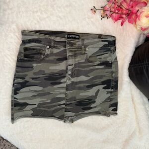 3 x 20$ Express Green and Black Mini Skirt Camouflage